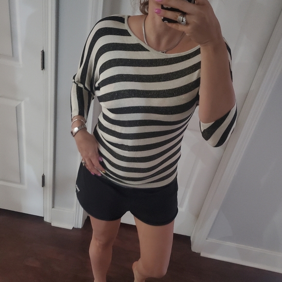 CACHE METALLIC ASYMMETRICAL TOP - Picture 3 of 11